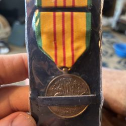 1 Original U.S. Military Vietnam War Service Medal w/Ribbon, Sealed in Package