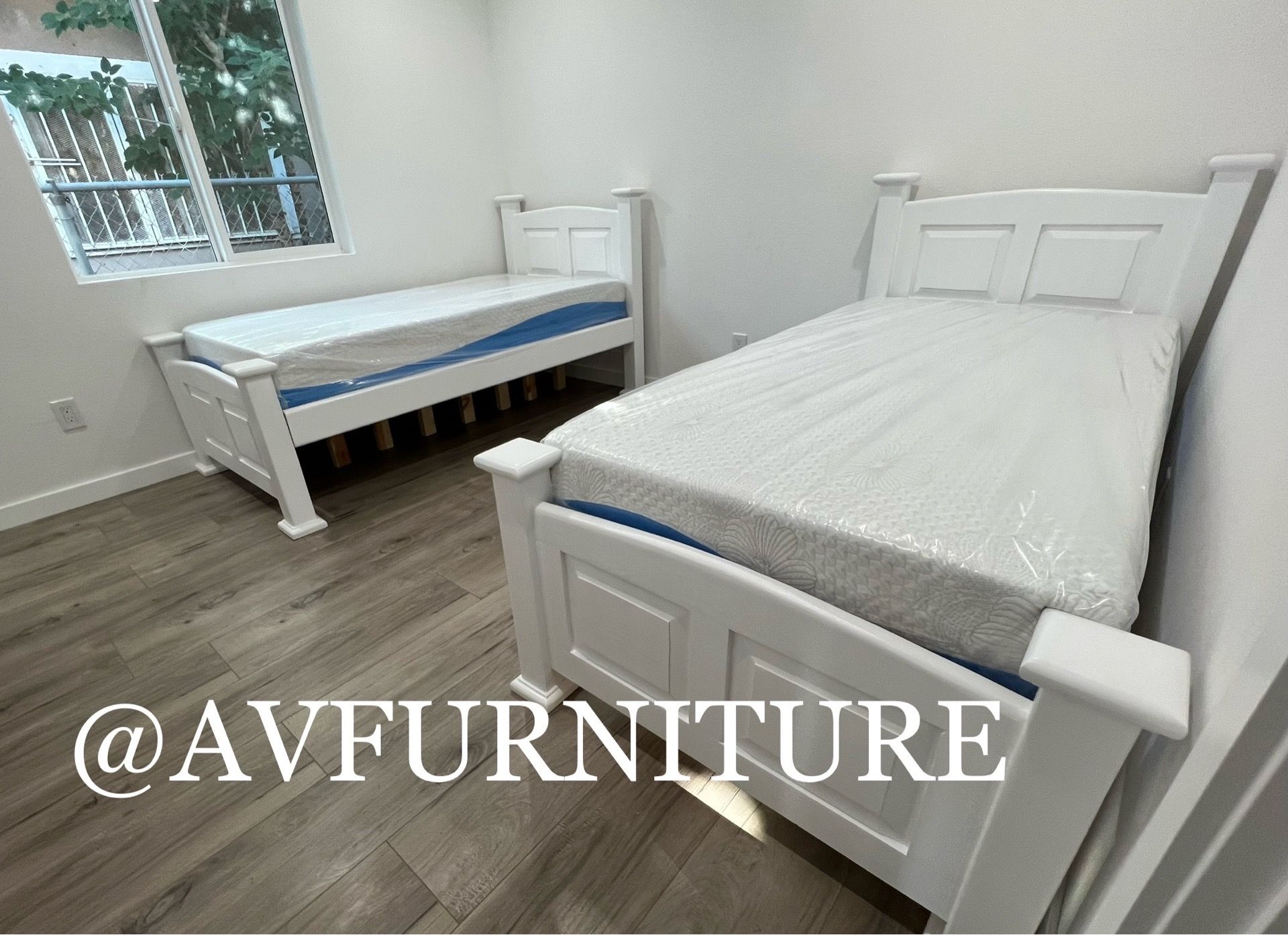 2 Twin Beds and 2 Memory Foam Mattresses