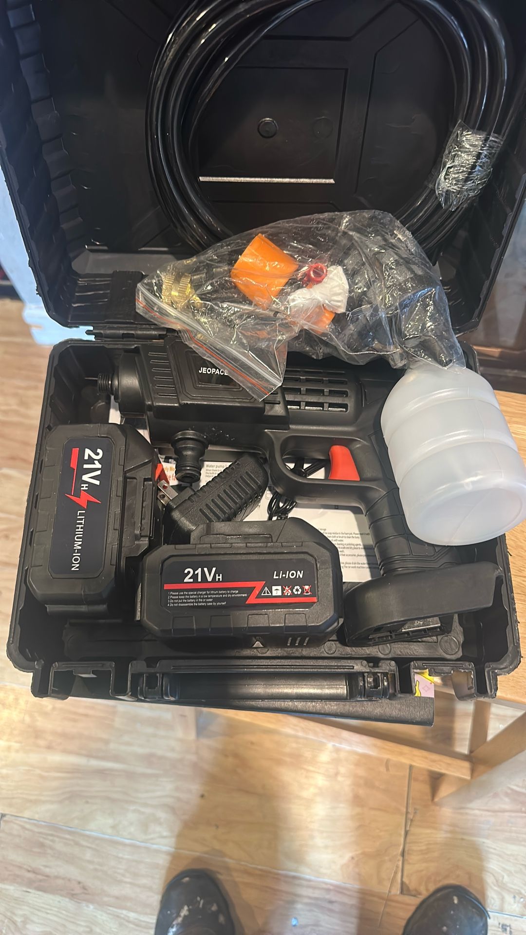 21 Volt Pressure Washer