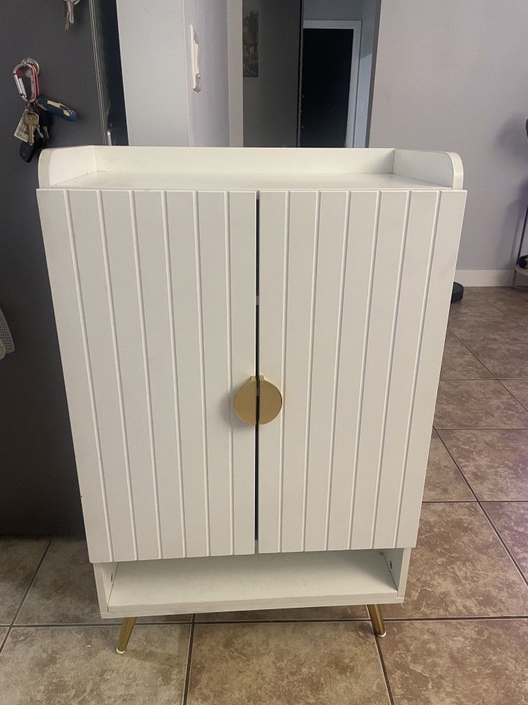 Standing Cabinet