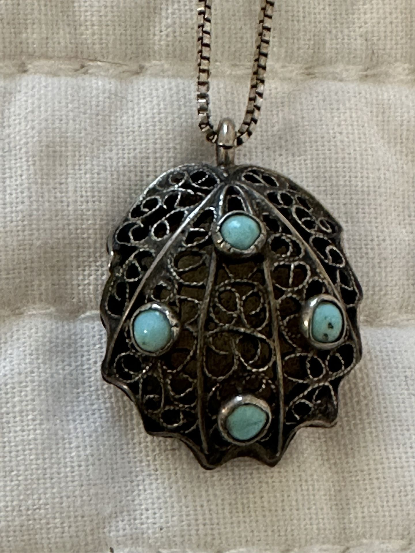 Vintage 800 Silver & Turquoise Filagree 3D shell Pendant & 925 Italy Box Chain.
