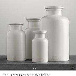 Small FLATIRON UNION STONEWARE BOTTLE - WHITE
