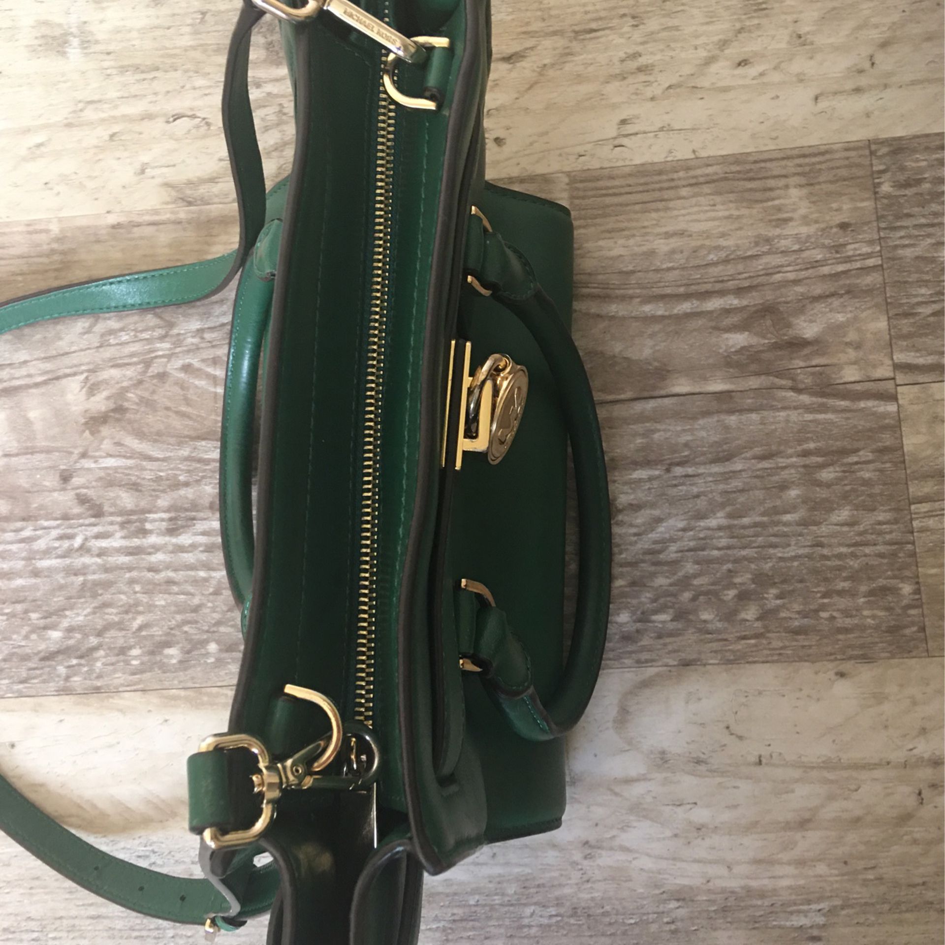 Michael Kors Greenwich Small Saffiano Leather Crossbody Bag for Sale in The  Colony, TX - OfferUp