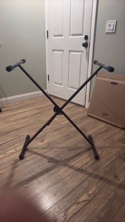 Piano (keyboard) stand