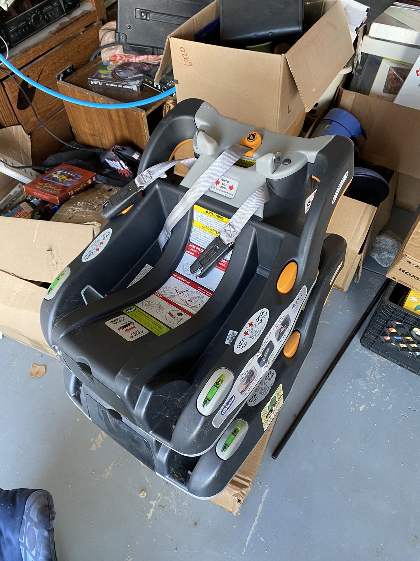 Car seat with 2 bases