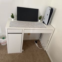 Desk  White And Black 