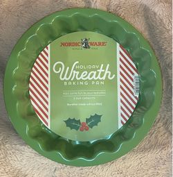 Nordic Ware Holiday Wreath Baking Pan New