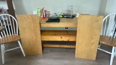 Expandable wood dining table