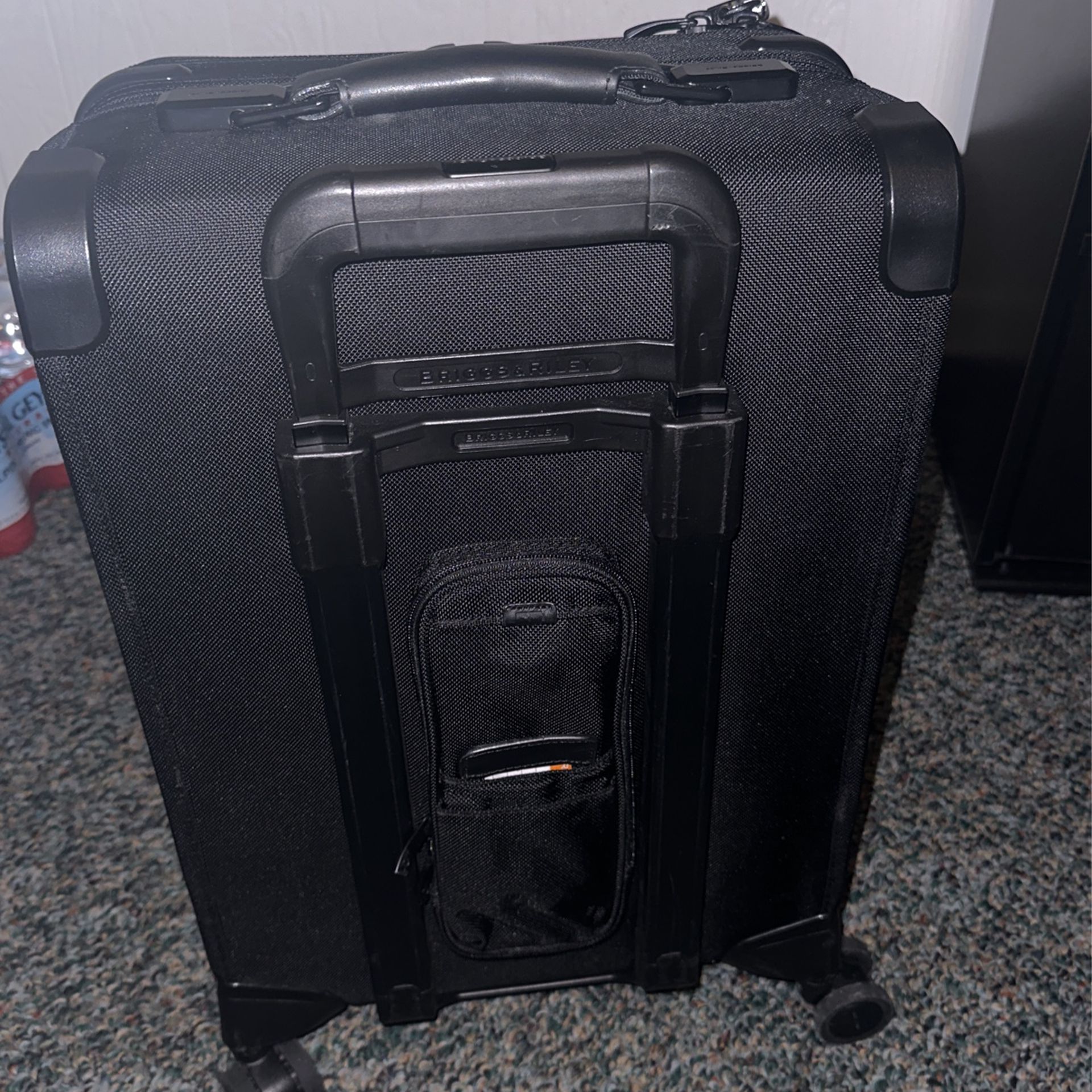 Briggs And Riley Essential 22" Carry-On Expandable Spinner