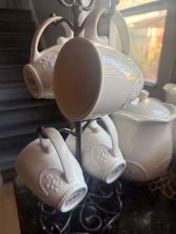Princess house White Embossed Ceramic Mugs on Metal Stand