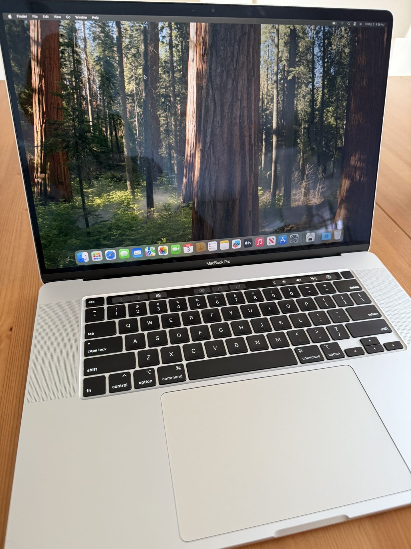 MacBook Pro 16” — i7 / 16GB / 500GB