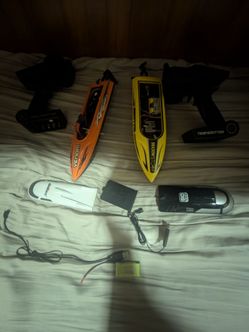 Used RC Boat Lot (Venom & Shadowstorm) with Controllers – Untested