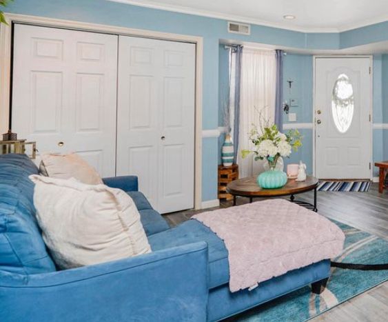 Stylish Blue Velvet Sofa with Ottoman