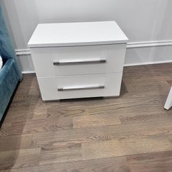 Set Of 2 Night Stands 