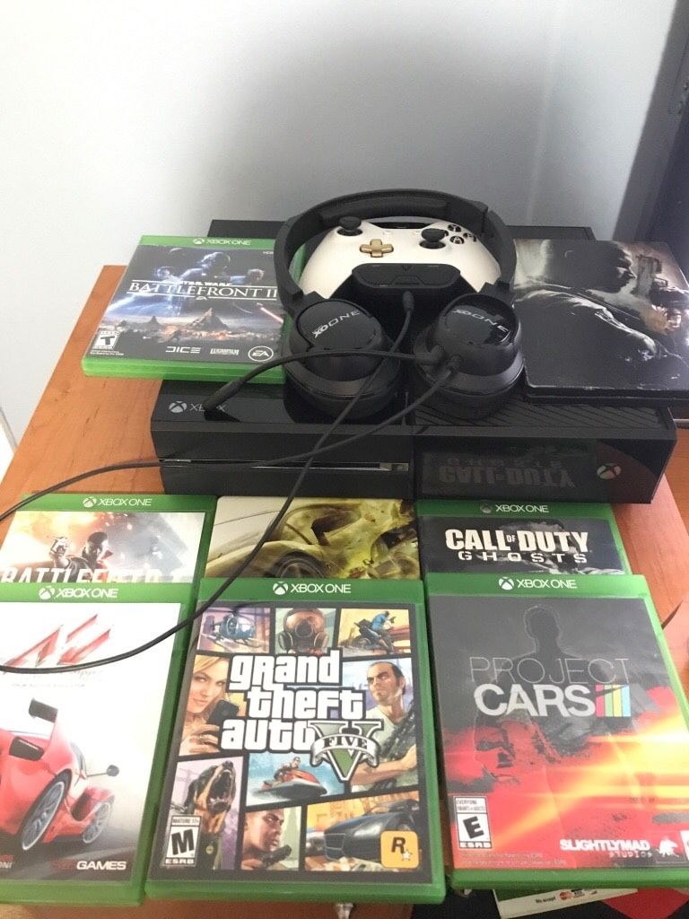 Xbox One 500GB with Turtle Beach Headset and 8 games.