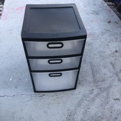 Very Good Condition Plastic Dresser 