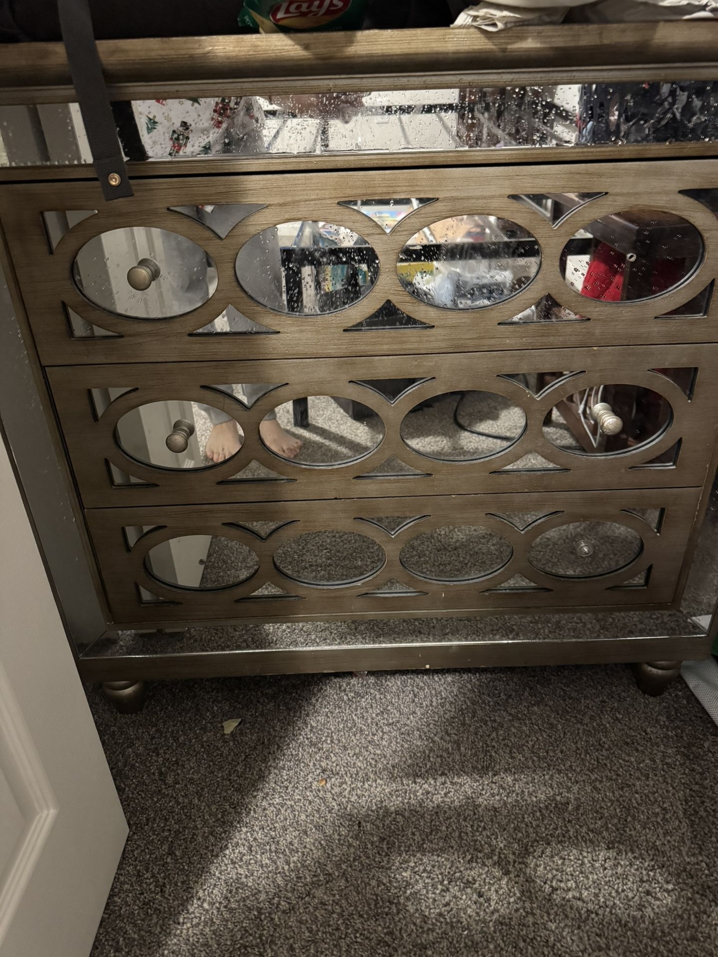 Dresser Free