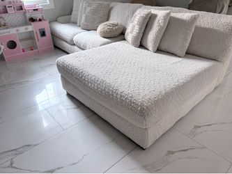 Rooms to go couch with chase