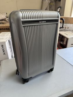 Samsonite Carry On Luggage 