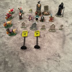 Lemax Spooky Town 