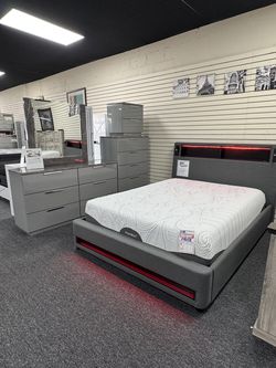 Queen/King Bedroom Set. 🚚WE DELIVER🚚