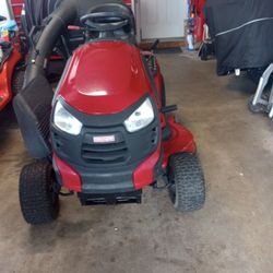 Craftsman Yts 3000 21 HP Briggs & Stratton 42-in Deck With Double Bagger Fully Serviced Ready To Go Needs Nothing Runs And Looks Fantastic