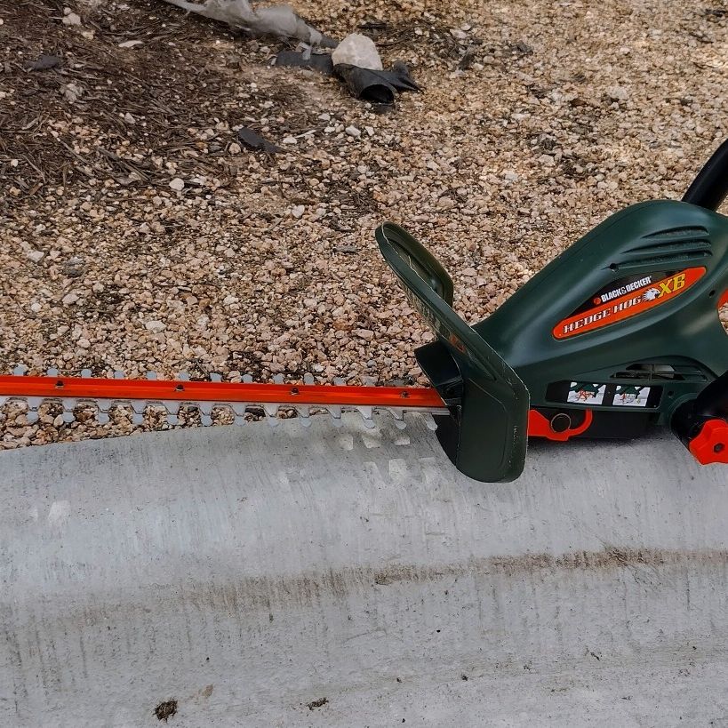 22in black decker electric hedge trimmer - tools - by owner - sale -  craigslist