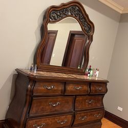 Bedroom furniture Set
