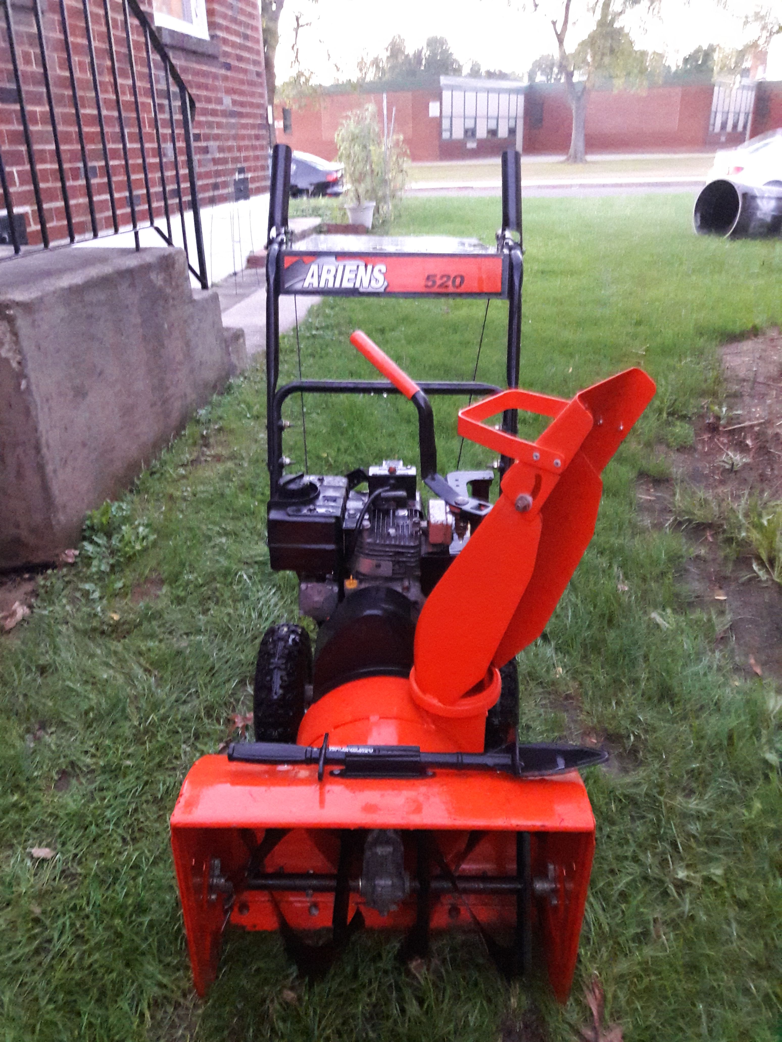 Hardly used Ariens 520-2-Stage snow blower that runs great