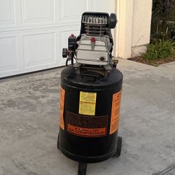 21 Gallon, 4.5 HP Air Compressor With Hose