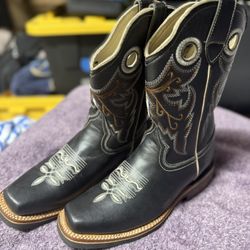 Women’s Boots Size 9  New Open Box 