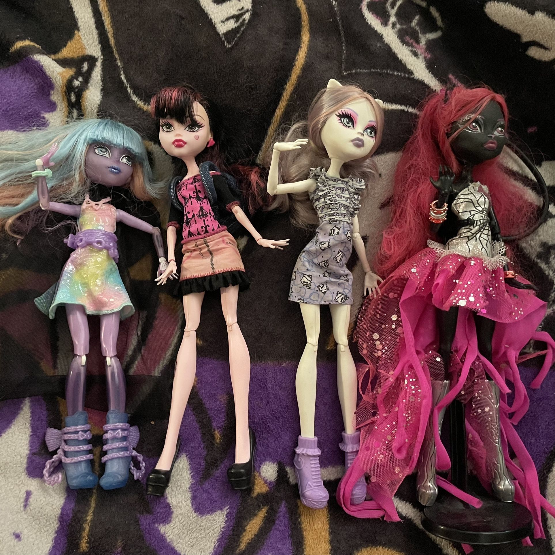 Monster High Doll Lot/Set/Bundle of 4 (Catty Noir, Draculaura, Catrine DeMew, River Styxx)