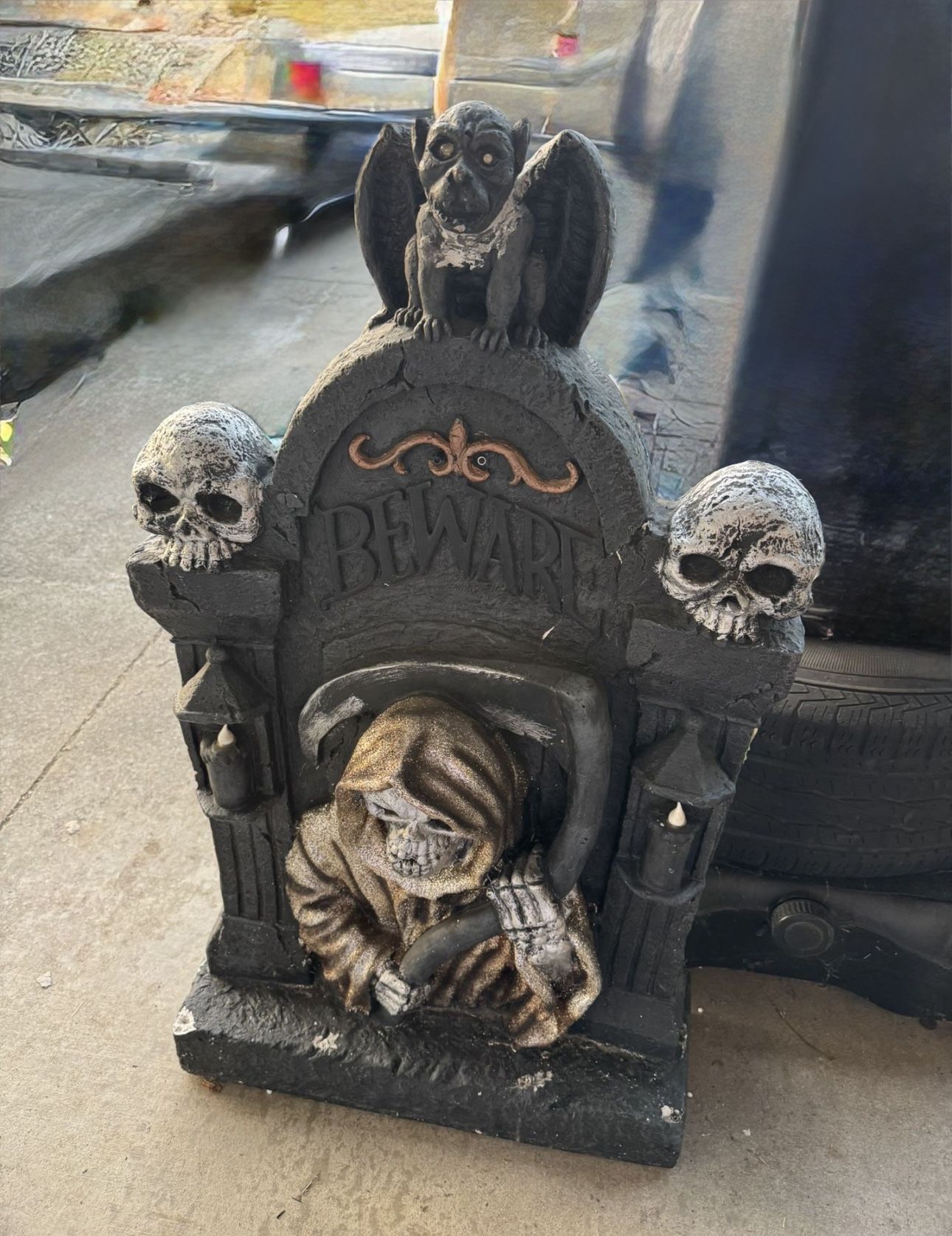 Heavy Halloween Statues Tall 34" Wide 21" Heavy