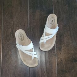 Taos "Perfect (Size 9) White LEATHER Sandals Toe Loop Thong Slip On Adjustable