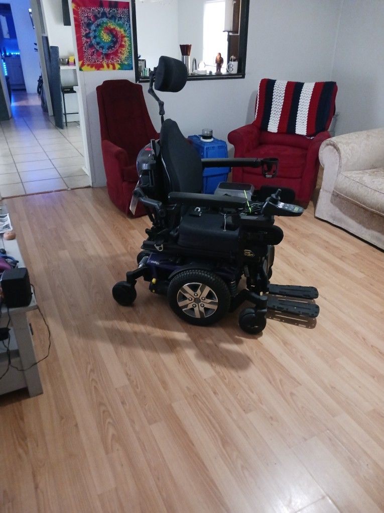 Quantum 6 Edge 2.0 Power Tilt Power Recline Next