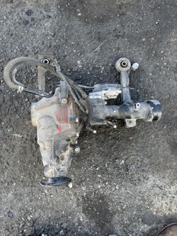 Toyota FJ cruiser front axle differential carrier 
