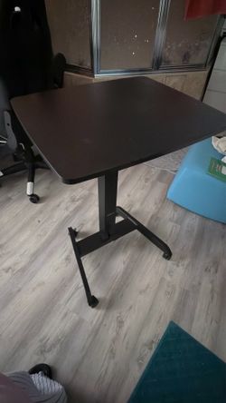Standing laptop table
