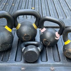 SET OF TRX  KETTLEBELLS :   9lbs. /  13lbs.  /  17lbs.  /  26lbs.   35lbs.
