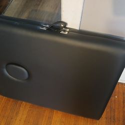 Massage Table (Foldup) Leather  BRAND NEW