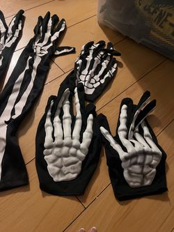Set of 2 Skeleton Gloves (4) total