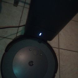 Self Emptying iRobot Vacuum Cleaner! 