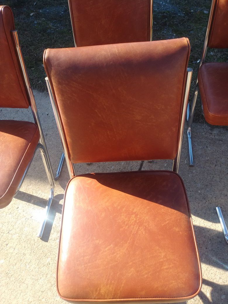 5 vinyl dining room chairs excellent condition