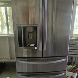 Refrigerator 