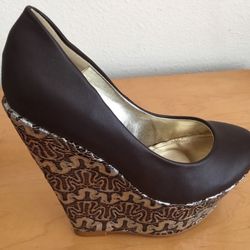 Elegant pump Size 6, 6.5 New In Box