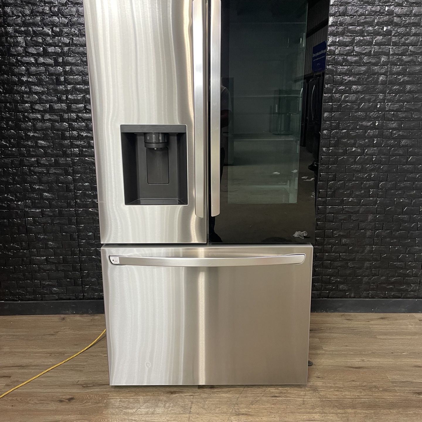 LG Refrigerator w/Warranty! R1676A