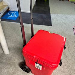 Yeti~Tundra~60~Roadie~Wheeled~Cooler