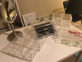 5 pieces make up box