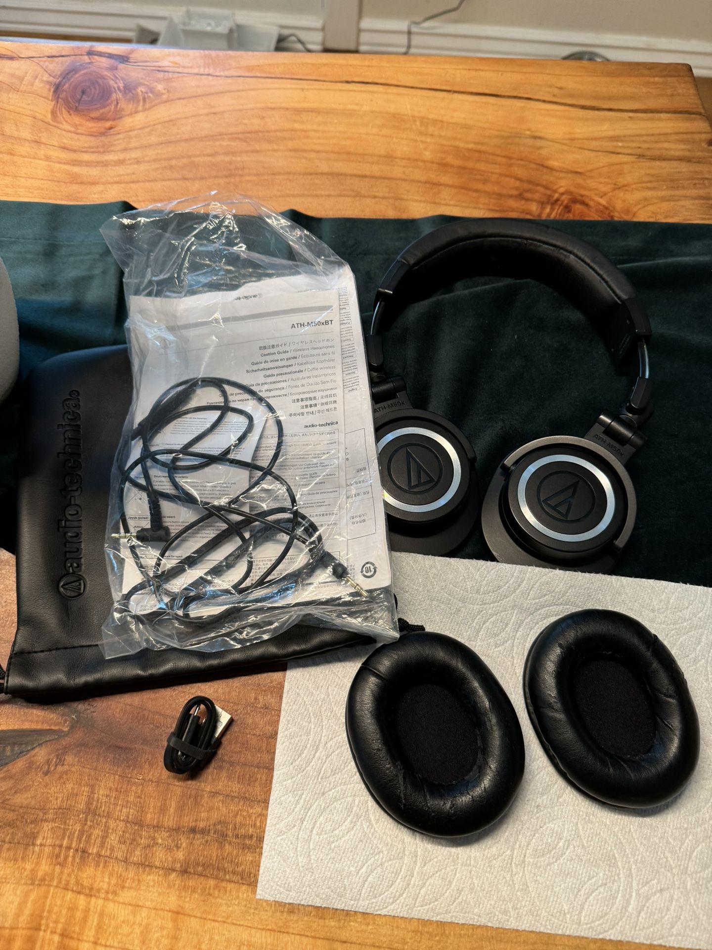Audiotechnica Ath-mh50x Bluetooth Headphones(read Description)