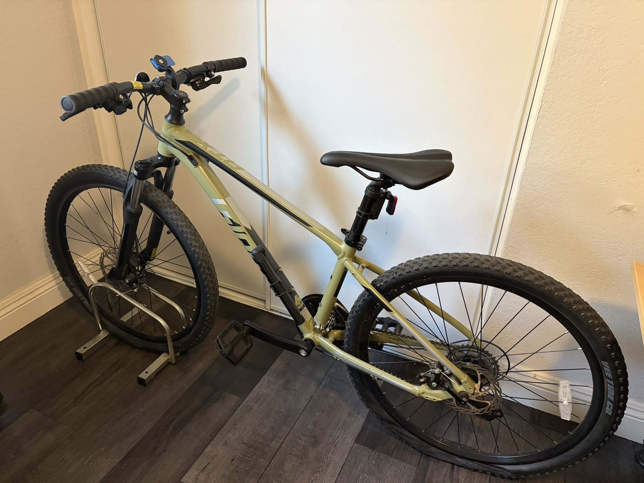 Giant Hardtail Mountain Bike