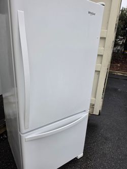 Refrigerador whirpool in great condition works ask for delivery
